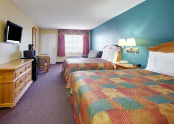 Baymont by Wyndham Terrell hotel thumbnail 8