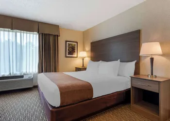 Best Western Spooner Riverplace hotel thumbnail 5
