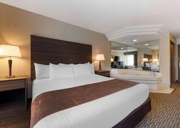 Best Western Spooner Riverplace hotel thumbnail 6