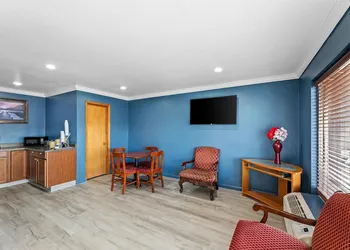 Americas Best Value Inn Indianola hotel thumbnail 2