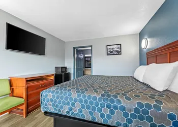 Americas Best Value Inn Indianola hotel thumbnail 5