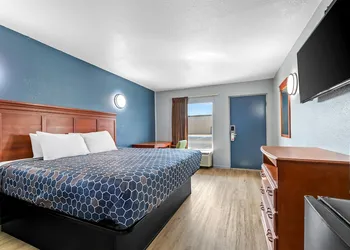 Americas Best Value Inn Indianola hotel thumbnail 6