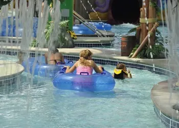 Big Splash Adventure Indoor Water Park & Resort hotel thumbnail 8