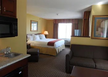 Holiday Inn Express Hotel & Suites Hazard by IHG hotel thumbnail 3