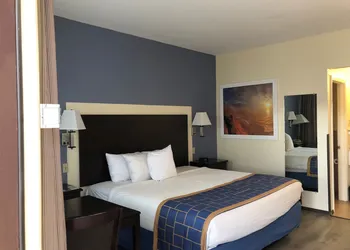 Days Inn by Wyndham Grants hotel thumbnail 3