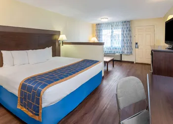 Days Inn by Wyndham Grants hotel thumbnail 8