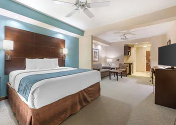 Best Western Plus Midland Suites hotel thumbnail 4
