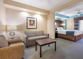 Best Western Plus Midland Suites hotel thumbnail 6