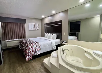 Red Roof Inn & Suites Jackson - Richland hotel thumbnail 5