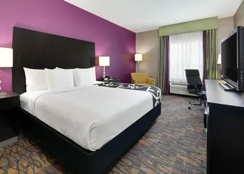 La Quinta Inn & Suites by Wyndham Jourdanton - Pleasanton hotel thumbnail 3