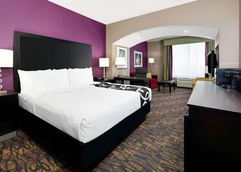 La Quinta Inn & Suites by Wyndham Jourdanton - Pleasanton hotel thumbnail 7