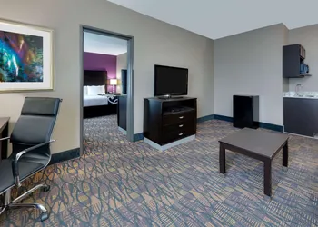 La Quinta Inn & Suites by Wyndham Jourdanton - Pleasanton hotel thumbnail 8