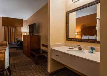 Best Western Plus Midwest Inn & Suites hotel thumbnail 4