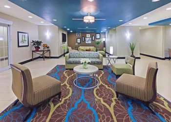 La Quinta Inn & Suites by Wyndham Floresville hotel thumbnail 2