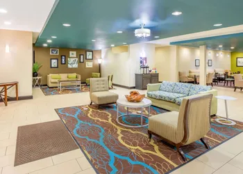 La Quinta Inn & Suites by Wyndham Floresville hotel thumbnail 4