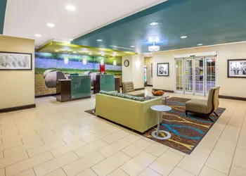 La Quinta Inn & Suites by Wyndham Floresville hotel thumbnail 5
