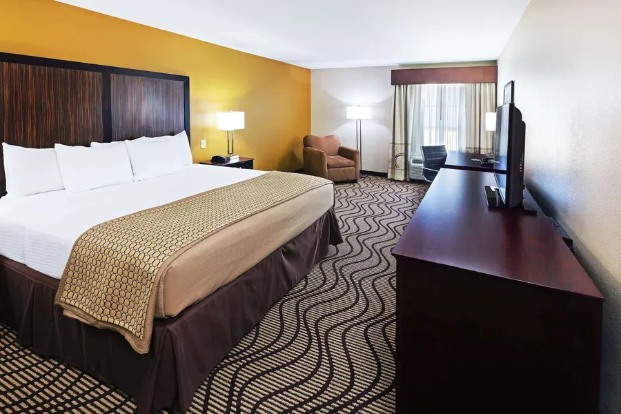 La Quinta Inn & Suites by Wyndham Floresville hotel detail image 6