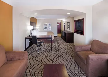 La Quinta Inn & Suites by Wyndham Floresville hotel thumbnail 7