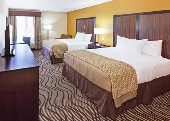 La Quinta Inn & Suites by Wyndham Floresville hotel thumbnail 8