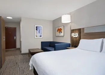Holiday Inn Express & Suites Terre Haute by IHG hotel thumbnail 7