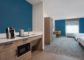 Holiday Inn Express & Suites Terre Haute by IHG hotel thumbnail 8