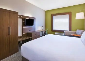 Holiday Inn Express & Suites Manchester by IHG hotel thumbnail 4