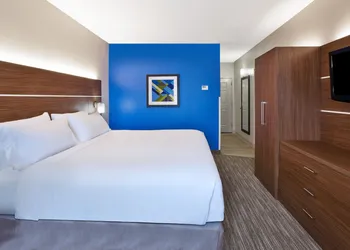 Holiday Inn Express & Suites Manchester by IHG hotel thumbnail 5