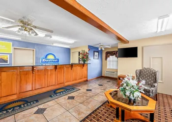 Days Inn by Wyndham Lexington hotel thumbnail 3