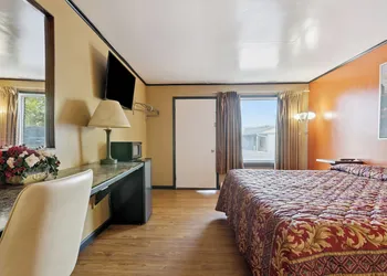 Curry’s Motel by OYO Saginaw MI hotel thumbnail 8