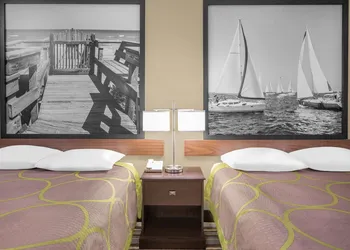 Super 8 by Wyndham Bay St. Louis hotel thumbnail 6