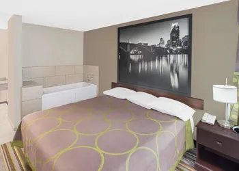 Super 8 by Wyndham Bay St. Louis hotel thumbnail 7
