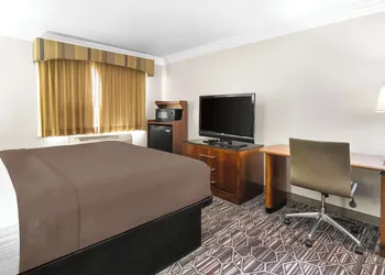 SureStay Plus by Best Western Benbrook Fort Worth hotel thumbnail 7