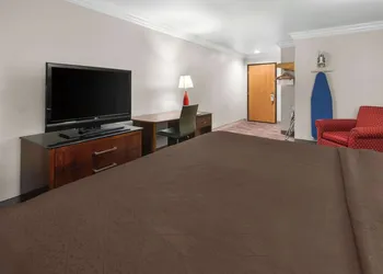SureStay Plus by Best Western Benbrook Fort Worth hotel thumbnail 8