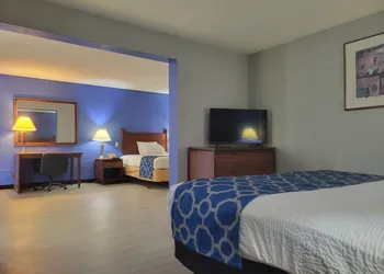 Baymont by Wyndham Hannibal hotel thumbnail 4