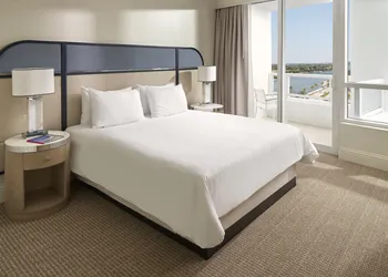 Fontainebleau Miami Beach hotel thumbnail 8