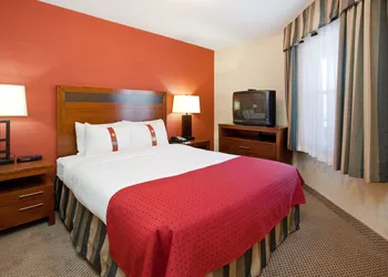 Holiday Inn Hotel & Suites Osoyoos by IHG hotel thumbnail 2