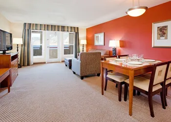 Holiday Inn Hotel & Suites Osoyoos by IHG hotel thumbnail 6