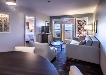 Holiday Inn Hotel & Suites Osoyoos by IHG hotel thumbnail 8