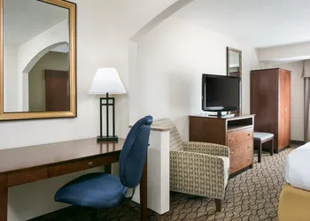 Holiday Inn Express Hotel & Suites Clinton by IHG hotel thumbnail 3
