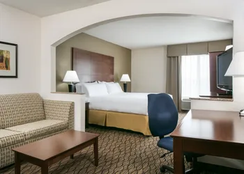 Holiday Inn Express Hotel & Suites Clinton by IHG hotel thumbnail 4