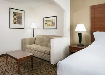 Holiday Inn Express Hotel & Suites Clinton by IHG hotel thumbnail 5