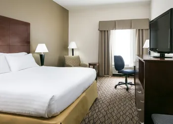 Holiday Inn Express Hotel & Suites Clinton by IHG hotel thumbnail 7