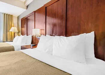 Comfort Inn & Suites hotel thumbnail 6