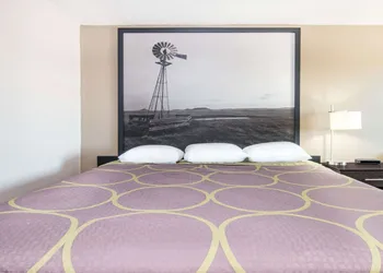 Super 8 by Wyndham Miller hotel thumbnail 5