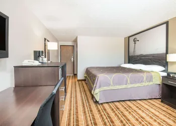 Super 8 by Wyndham Miller hotel thumbnail 8