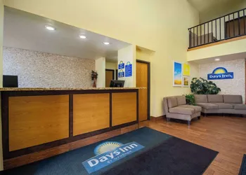 Days Inn by Wyndham Evansdale Waterloo hotel thumbnail 2