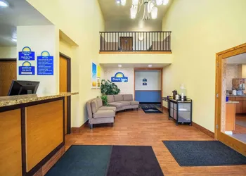 Days Inn by Wyndham Evansdale Waterloo hotel thumbnail 3
