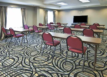 Holiday Inn Express & Suites Jackson / Pearl Intl Airport by IHG hotel thumbnail 2