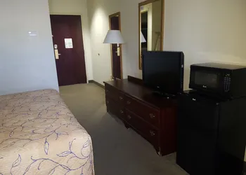 HomeTown Hotel Bryant hotel thumbnail 7