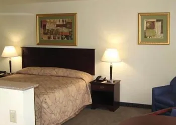 HomeTown Hotel Bryant hotel thumbnail 8